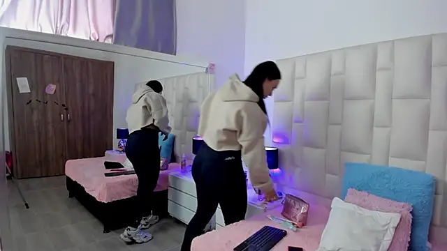 Ariana rouse online show from November 22, 4:39 pm