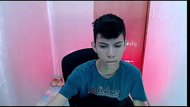 Snapshot of Alexxx_lov chatting on January 29, 1:07 pm Alexxx lov online show from January 29, 1:07 pm