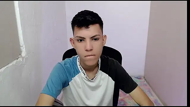 Snapshot of Alexxx_lov chatting on February 27, 12:34 pm Alexxx lov online show from February 27, 12:34 pm