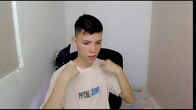 Snapshot of Alexxx_lov chatting on March 19, 12:56 pm Alexxx lov online show from March 19, 12:56 pm