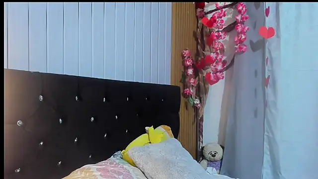 Snapshot of vicky__skinny_1 chatting on February 25, 11:52 am vicky skinny 1 online show from February 25, 11:52 am