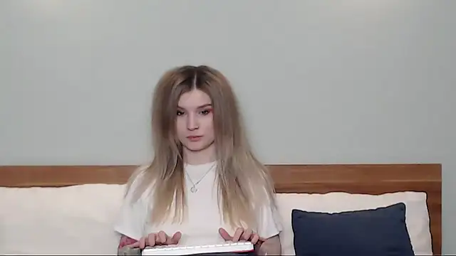 Chloe Addison online show from January 27, 6:19 am