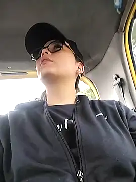 Vale Saenzz online show from March 2, 3:37 pm