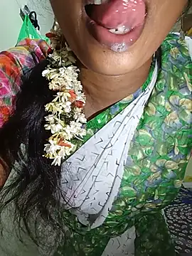 Snapshot of TeluguammayiMahi chatting on July 31, 2:11 am TeluguammayiMahi online show from July 31, 2:11 am