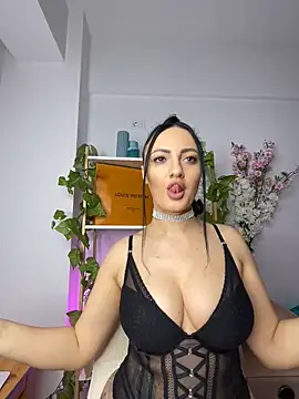 Snapshot of RaisaSalvi chatting on March 22, 3:53 pm RaisaSalvi online show from March 22, 3:53 pm