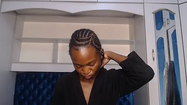 YoungDiva69 online show from February 27, 11:37 pm