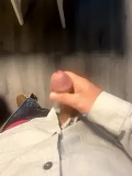 Snapshot of yannusgir33 chatting on January 8, 10:17 am yannusgir33 online show from January 8, 10:17 am