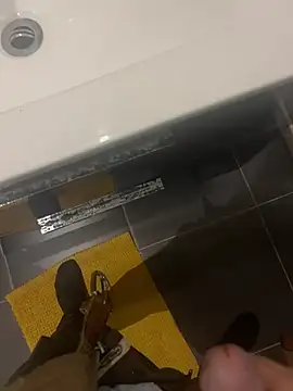 Snapshot of yannusgir33 chatting on February 19, 10:17 pm yannusgir33 online show from February 19, 10:17 pm