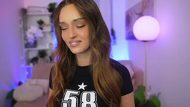 Clara Nia online show from December 14, 7:40 pm