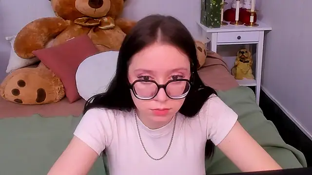 Snapshot of Alikka_Shykitty chatting on February 5, 5:41 am Alikka Shykitty online show from February 5, 5:41 am