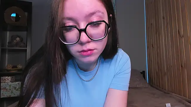 Snapshot of Alikka_Shykitty chatting on March 13, 3:00 am Alikka Shykitty online show from March 13, 3:00 am