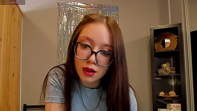 Snapshot of Alikka_Shykitty chatting on March 21, 6:49 am Alikka Shykitty online show from March 21, 6:49 am