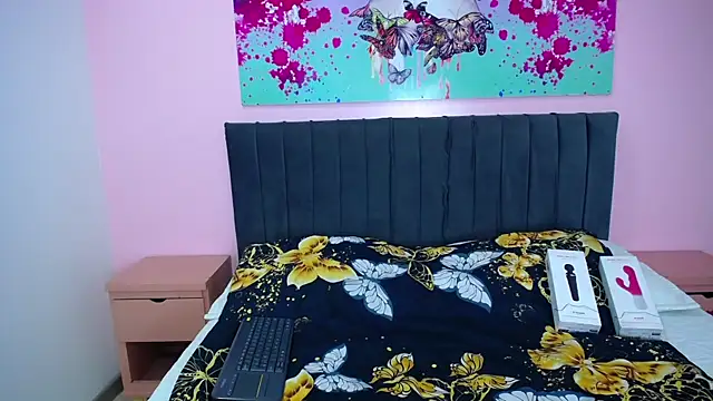 Snapshot of CamiilaReyes chatting on September 24, 1:14 pm CamiilaReyes online show from September 24, 1:14 pm