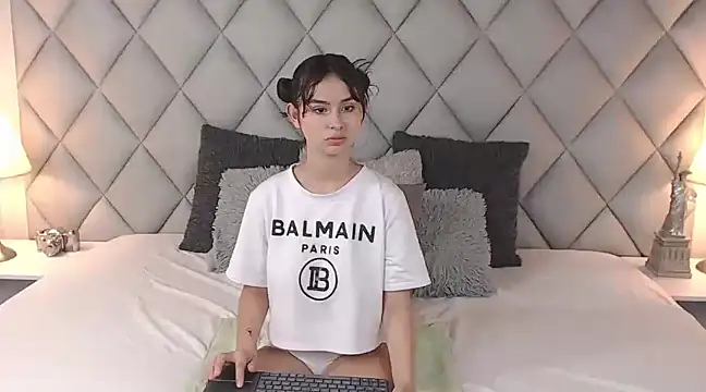 Snapshot of LalyCastro chatting on February 8, 7:16 pm LalyCastro online show from February 8, 7:16 pm