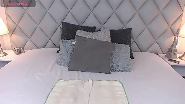 Snapshot of LalyCastro chatting on February 18, 7:30 pm LalyCastro online show from February 18, 7:30 pm