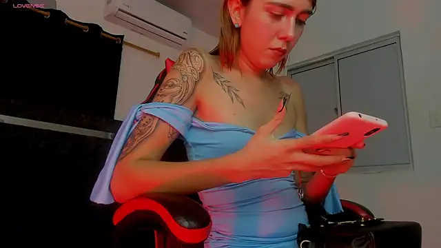 Snapshot of Nicol_TransGirl chatting on January 11, 3:33 am Nicol TransGirl online show from January 11, 3:33 am