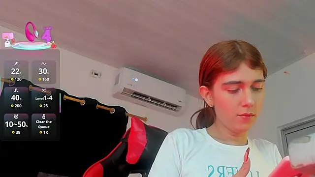 Snapshot of Nicol_TransGirl chatting on February 23, 4:54 am Nicol TransGirl online show from February 23, 4:54 am