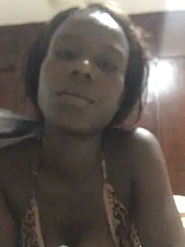 Snapshot of cutee2000 chatting on February 21, 1:55 am cutee2000 online show from February 21, 1:55 am
