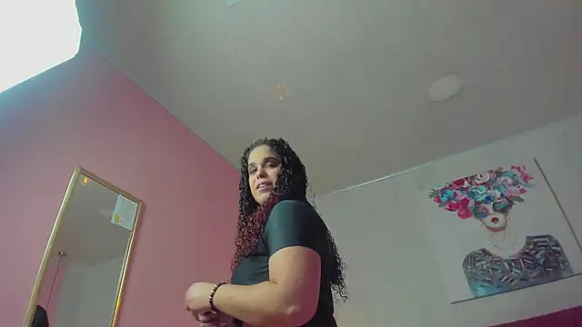 Snapshot of ninna_curly chatting on February 24, 4:38 am ninna curly online show from February 24, 4:38 am