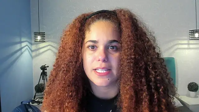 Snapshot of ninna_curly chatting on October 9, 9:35 pm ninna curly online show from October 9, 9:35 pm
