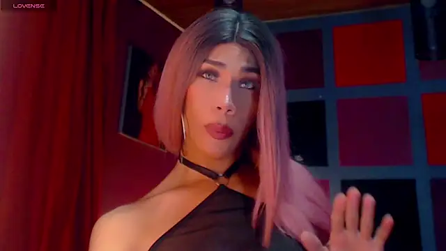 Snapshot of Dafnne_Gril chatting on February 19, 6:22 am Dafnne Gril online show from February 19, 6:22 am