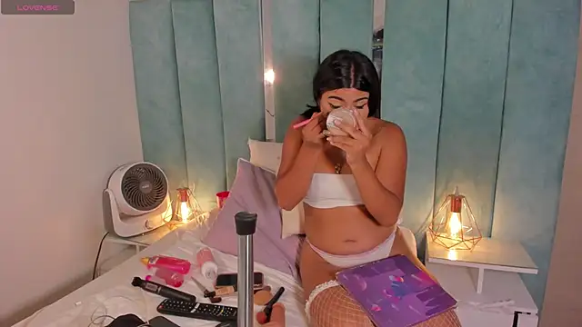 Annita001 online show from May 22, 6:46 pm