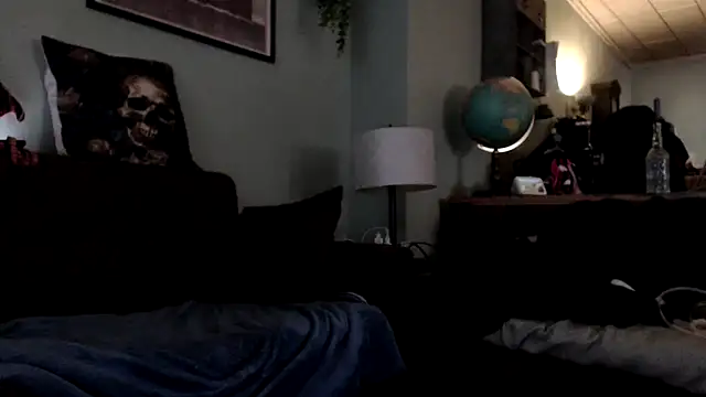 Snapshot of Astrid-Gilbert chatting on February 24, 11:32 am Astrid-Gilbert online show from February 24, 11:32 am