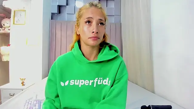 zoe taylorr1 online show from February 27, 2:42 am