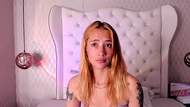 zoe taylorr1 online show from March 14, 4:10 am