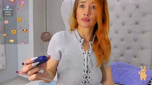 zoe taylorr1 online show from December 15, 11:47 am