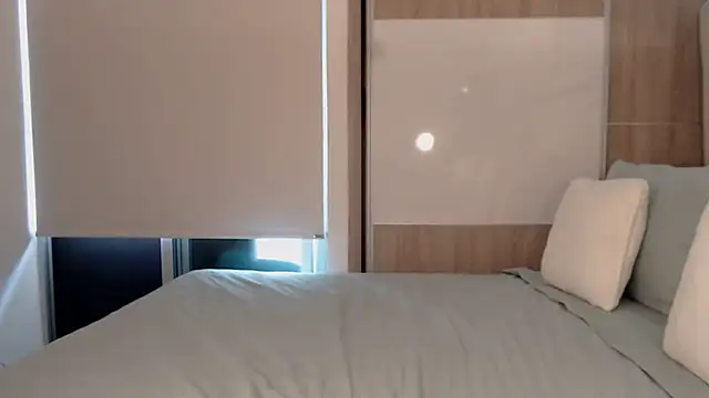 sofiaxox online show from December 4, 3:10 pm