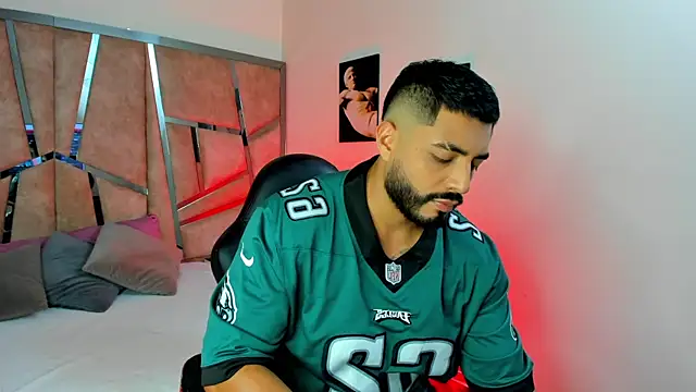 Snapshot of LeandroRusso chatting on February 5, 8:25 pm LeandroRusso online show from February 5, 8:25 pm