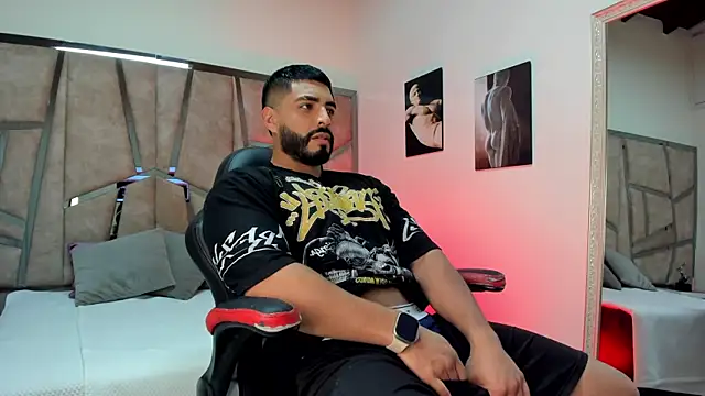 Snapshot of LeandroRusso chatting on February 9, 9:06 pm LeandroRusso online show from February 9, 9:06 pm