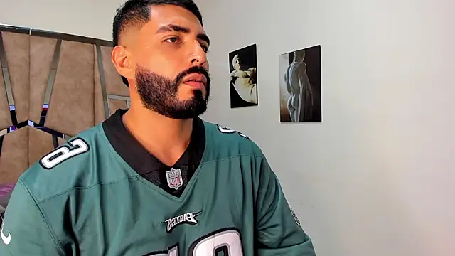 Snapshot of LeandroRusso chatting on March 4, 8:49 pm LeandroRusso online show from March 4, 8:49 pm