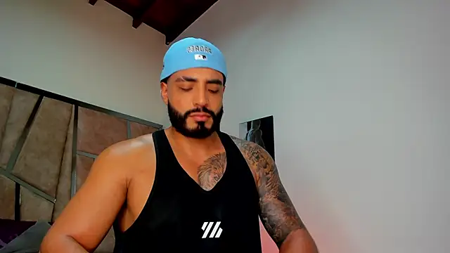 Snapshot of LeandroRusso chatting on March 7, 12:48 am LeandroRusso online show from March 7, 12:48 am