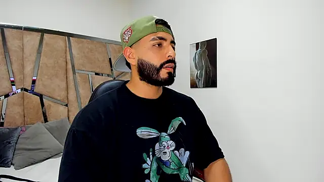 Snapshot of LeandroRusso chatting on March 12, 9:24 pm LeandroRusso online show from March 12, 9:24 pm