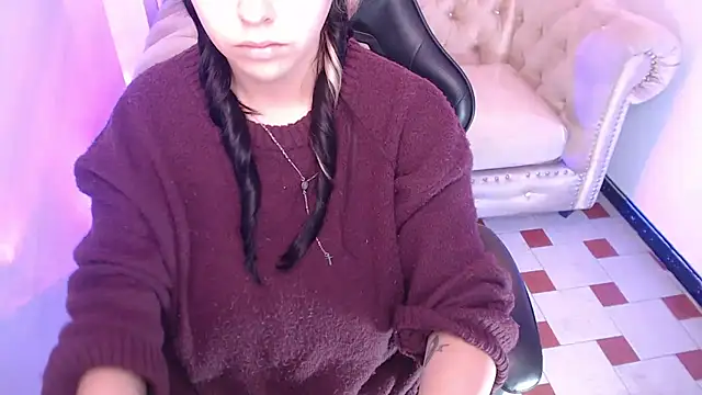 Hela v online show from March 6, 1:07 pm