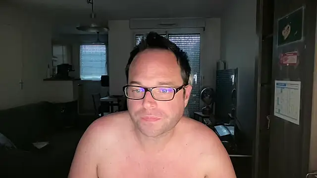 Funnyjul31 online show from March 29, 1:44 pm