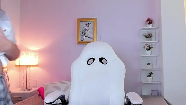 Snapshot of LeilaRasi chatting on March 8, 5:43 pm LeilaRasi online show from March 8, 5:43 pm