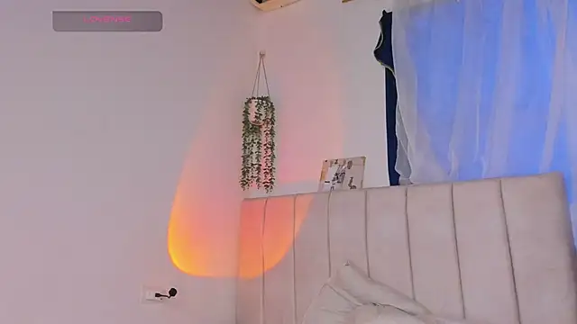 Snapshot of alice_guzman1 chatting on October 17, 7:27 pm alice guzman1 online show from October 17, 7:27 pm