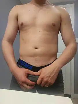 Snapshot of ElCastigador09 chatting on February 27, 5:24 am ElCastigador09 online show from February 27, 5:24 am