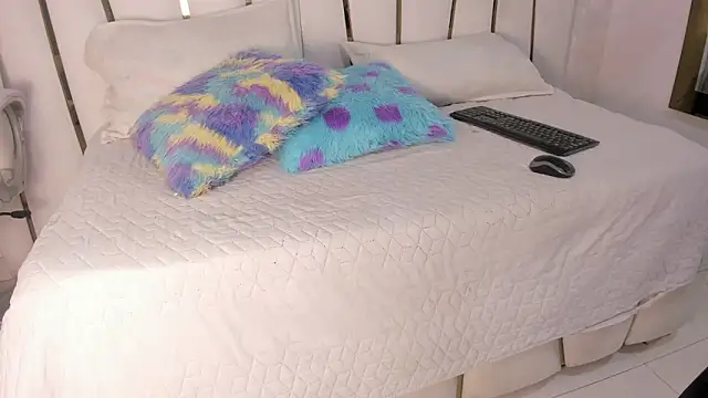 Snapshot of violet_gray_ chatting on February 15, 11:50 am violet gray online show from February 15, 11:50 am