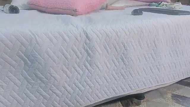 Snapshot of violet_gray_ chatting on February 25, 2:25 am violet gray online show from February 25, 2:25 am