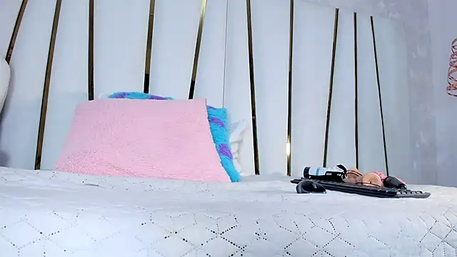 Snapshot of violet_gray_ chatting on March 5, 2:45 pm violet gray online show from March 5, 2:45 pm