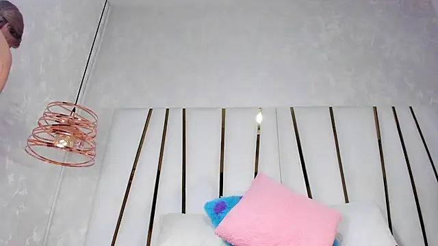 Snapshot of violet_gray_ chatting on March 6, 11:25 am violet gray online show from March 6, 11:25 am