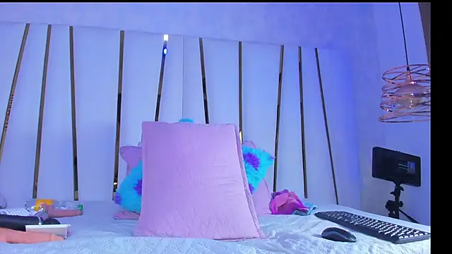 Snapshot of violet_gray_ chatting on October 5, 11:41 am violet gray online show from October 5, 11:41 am