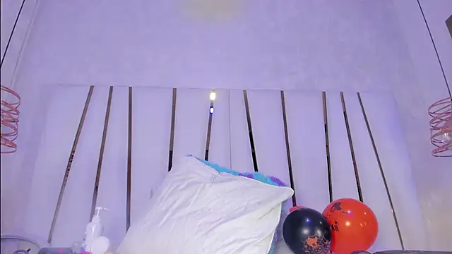 Snapshot of violet_gray_ chatting on October 24, 12:34 pm violet gray online show from October 24, 12:34 pm