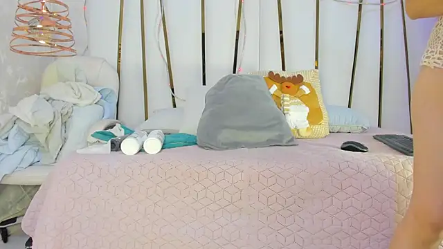 Snapshot of violet_gray_ chatting on November 27, 11:34 am violet gray online show from November 27, 11:34 am