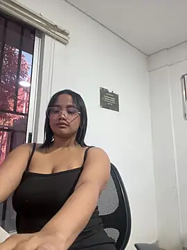 my cam online show from February 14, 7:33 pm