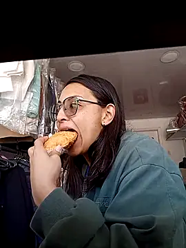 Snapshot of bri_ali chatting on December 17, 2:12 pm bri ali online show from December 17, 2:12 pm